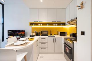 UrbanHomes - Cozy Spacious Exceptional Studio in Heart of Dubai at JVC - Dubai - 7