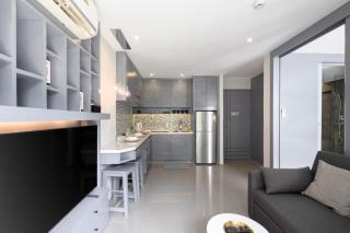 SABAY PROPERTY Apart N303 with scenic pool view surrounded by palm trees in CityGate Kamala - Phuket - 7