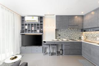 SABAY PROPERTY Apart N303 with scenic pool view surrounded by palm trees in CityGate Kamala - Phuket - 6