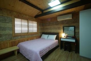 Traditional Hanok thatched house - 1