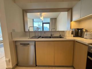 Luxurious 3BR - Pool - Canal View - Kids Play Area - Dubai - 4