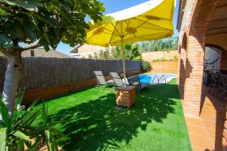 Catalunya Casas Cozy beach town villa for 8 - no car necessary! - Pineda de Mar - 7