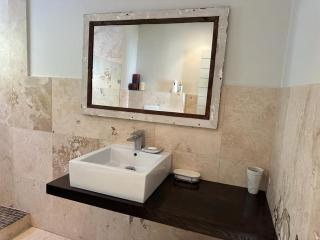 BGS Luxury Two Bedroom Accommodation -Camps Bay-Cape Town - 5