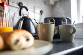 Stunning Cardiff Wharf View 4 Bed Free Parking - 4