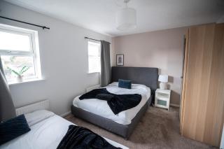 Stunning Cardiff Wharf View 4 Bed Free Parking - 0