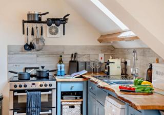 Llewenau-Draw Farm - The Barn - Cwmdu - 1