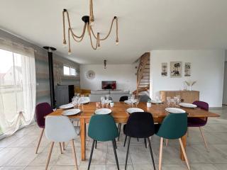 Les Voiles, maison bien équipée 10 p 2 sdb, 2 WC, spacieuse lumineuse avec jardin clos, garage, terrasse, parking privatif, à 950 m de la plage d'Asnelles et tous commerces, près de Bayeux et Arromanches, chiens bienvenus - 6