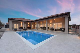 Charming Villa with heated pool near Zadar - Debeljak - 0