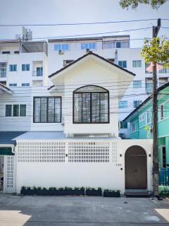 4BR Patong Pool Villa, Sleeps 8 - 0