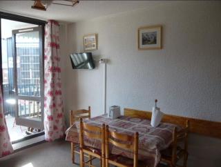 Résidence "Ski Soleil" Vars les Claux appartement balcon 2ème étage 4 couchages situé à 50 m des pistes, du télécabine, des commerces, restaurants, bars - Vars - 4