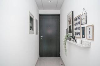 Elegant Studio with Pool and Gym - Dubai - 6