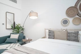 Elegant Studio with Pool and Gym - Dubai - 4