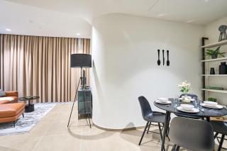 Cosy One-Bedroom Apartment in Mercury Tower by Zaha Hadid - 3