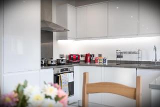 Hatfield Haven - Modern 2-Bed Retreat near Uni, Business Park & City Center, FREE Parking, Big savings on Longer Stays - Hatfield - 5