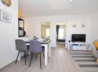 Tranquil and Bright Apartment with Loggia - 4