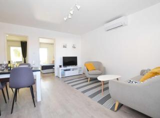 Tranquil and Bright Apartment with Loggia - 5