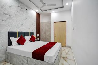HOTEL SKY BLUE AND SUITEs - Bangalore - 8