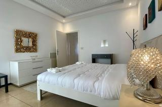 Art Déco 2 Bedrooms & Terrace - Marina Front - 2