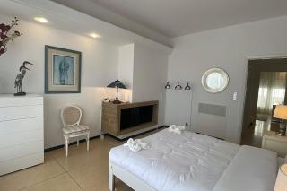 Art Déco 2 Bedrooms & Terrace - Marina Front - 7
