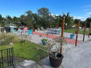 Waterfront corner 2/1 Apt - North Palm Beach - 9