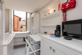 Condotti Rome Apartment - 9