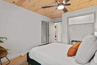 Stunning Views, Cozy Vibes, Game Night - 3