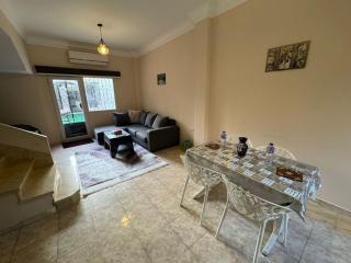2BR townhouse, 1 bath, yard -123 - Sheikh Zayed - 0
