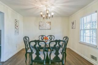 472) Massive 5 bedroom - Marietta - 1
