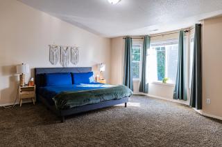 Cozy Family Home with Hot Tub and Workspace Near Portland - Vancouver - 6