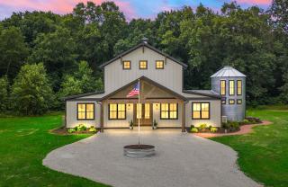 Kouts Home High-End Retreat in Secluded Setting - - 0