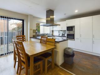 2BR off lively Lisburn Road - 8