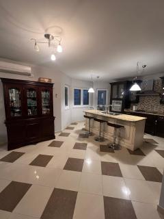 Spacious Apartment in Vodice, 3BR-2BA, Free Wifi - Vodice - 0