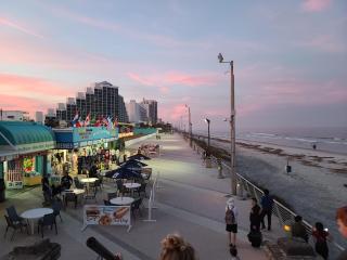 Glorious Oceanfront Escape, 1BR Condo with Private Balcony at Wyndham Oceanwalk - Daytona Beach - 7