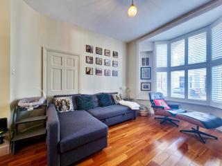 Bright Two-Story House by Mile End Park I PTK - Londra - 4