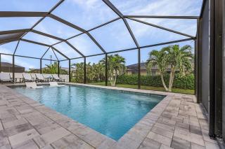 Experience Tranquility, Heated Pool, Bicycles -Villa Slow M - Cape Coral - 0