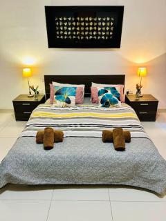 Seaside Spinola APT in St Julians, Queen beds - 7