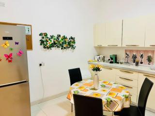 Seaside Spinola APT in St Julians, Queen beds - St Julian's - 6