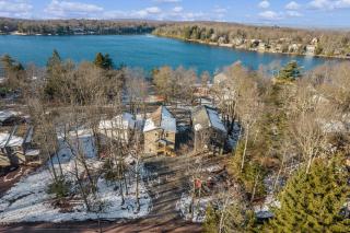 New Luxury Lakeview Retreat with Lake Access, HotTub, Game Room, Sleeps 28 - 6