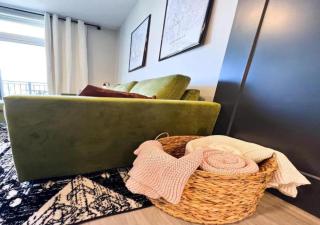 Luxury 2BR Skyline Views Near Downtown Louisville - 8