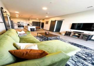 Luxury 2BR Skyline Views Near Downtown Louisville - 6