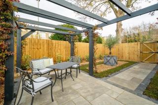 The Lodge Private Parking & Garden - 2
