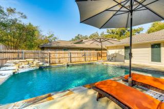 Outdoor Entertainment Space Austin Family Home - Austin - 8