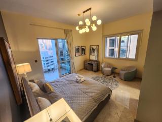 Modern Spacious 3-Bedroom plus Maid's Apartment with Marina Views - Dubai - 3