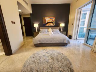 Modern Spacious 3-Bedroom plus Maid's Apartment with Marina Views - Dubai - 1