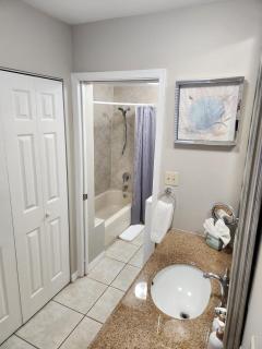 Fabulous one bedroom in West Bay - 8