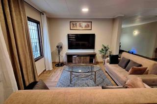 Magnificent Home - 3 Bedrooms with private plunge pool - Monrovia - 1