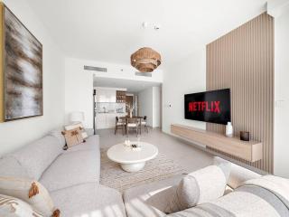 2BR Apt with Gym, Yoga Studio and Tennis Court - Dubai - 2