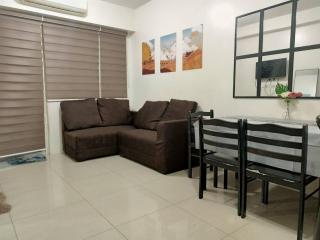2Bedroom 2Bath near moa with Balcony facing pool - Manila - 9