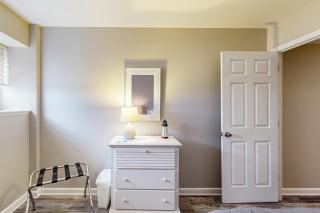 Renaissance Tower 816C - 2