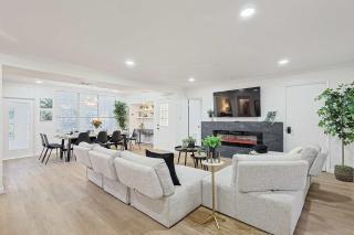 Luxurious 6BR 3BA Villa with Hot Tub - Sherman - 9